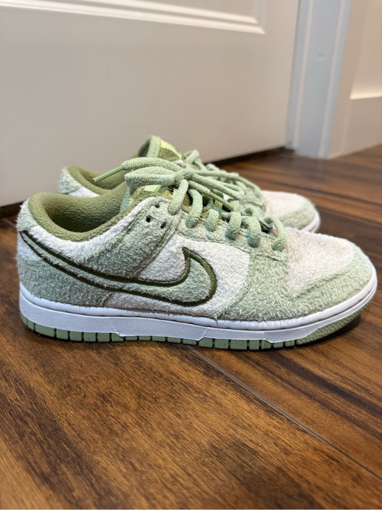 Nike Shoes - SUPER RARE Nike Low-Top Sneakers in Sage Green and Cream
